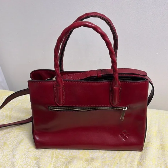 Elegant Red Floral Embossed Handbag - Picture 2 of 9